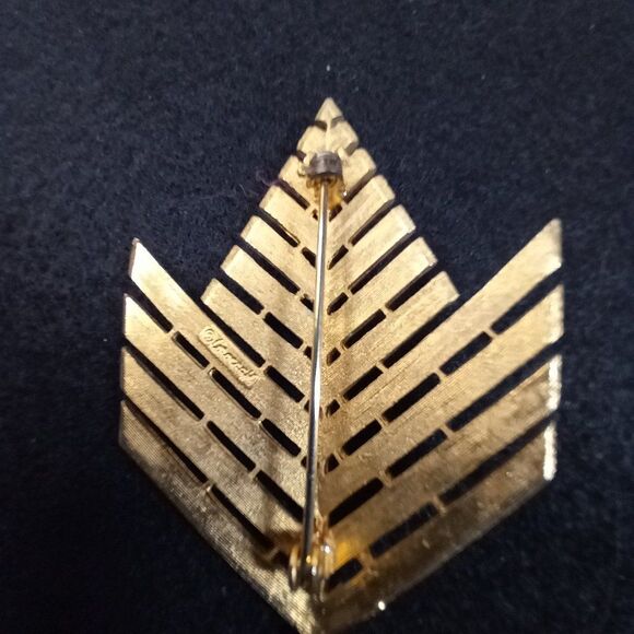 Vintage Corocraft Textured Leaf - Picture 2 of 6